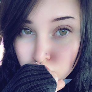 Meet your Posher, Caitlin